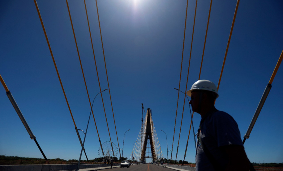 Nova ponte Brasil-Paraguai, em Foz do Iguaçu, está quase finalizada