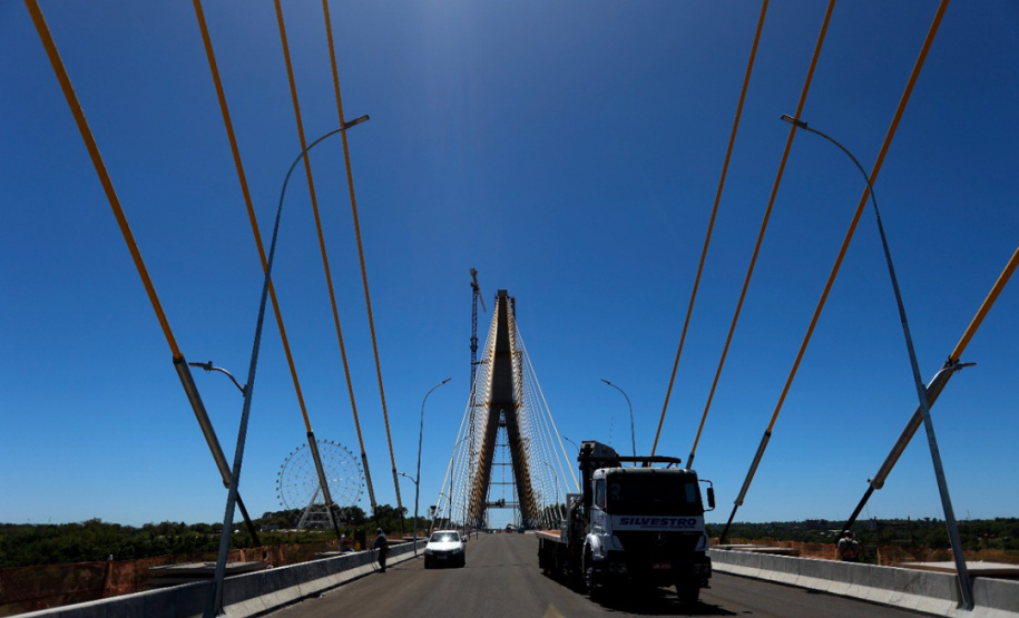 Nova ponte Brasil-Paraguai, em Foz do Iguaçu, está quase finalizada