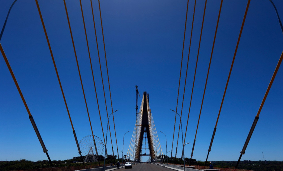 Nova ponte Brasil-Paraguai, em Foz do Iguaçu, está quase finalizada