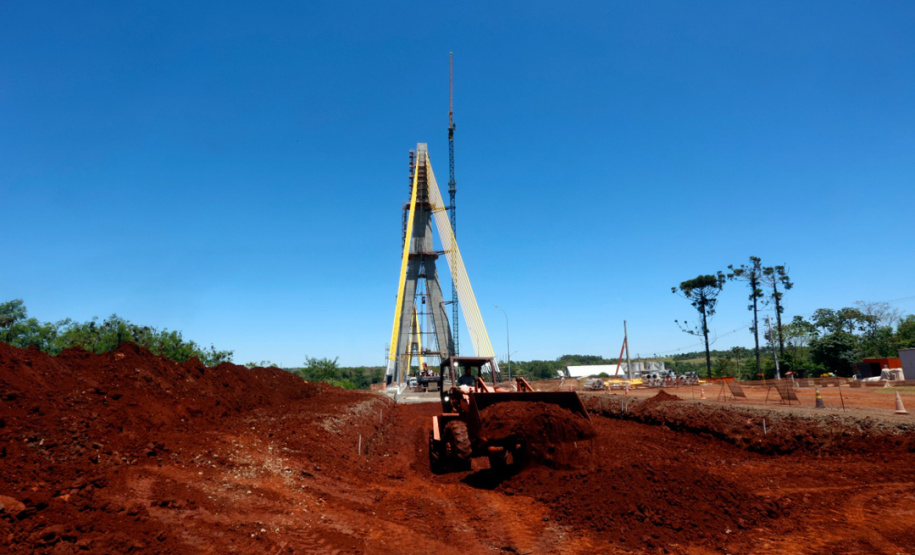 Nova ponte Brasil-Paraguai, em Foz do Iguaçu, está quase finalizada