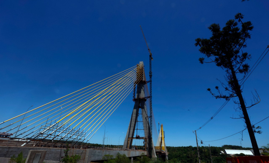 Nova ponte Brasil-Paraguai, em Foz do Iguaçu, está quase finalizada