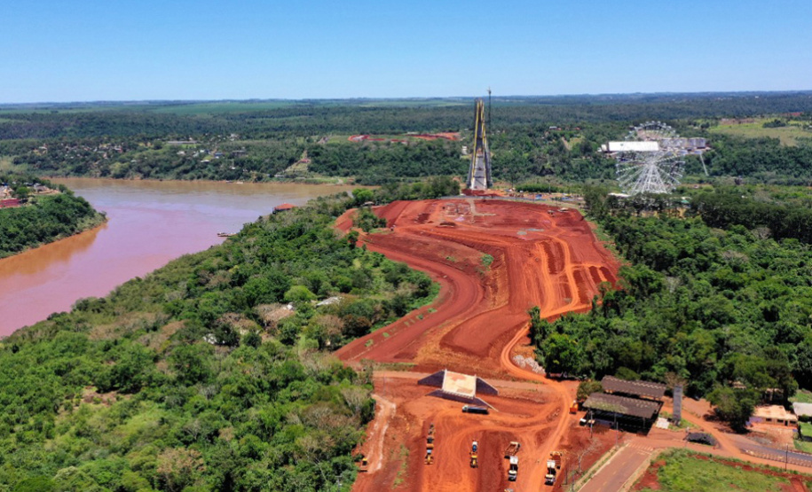 Nova ponte Brasil-Paraguai, em Foz do Iguaçu, está quase finalizada