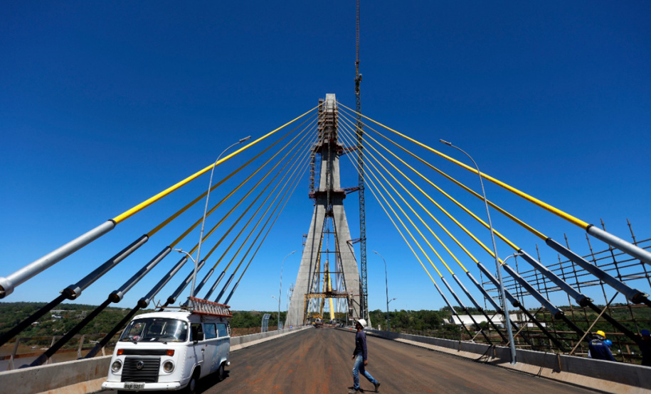 Nova ponte Brasil-Paraguai, em Foz do Iguaçu, está quase finalizada