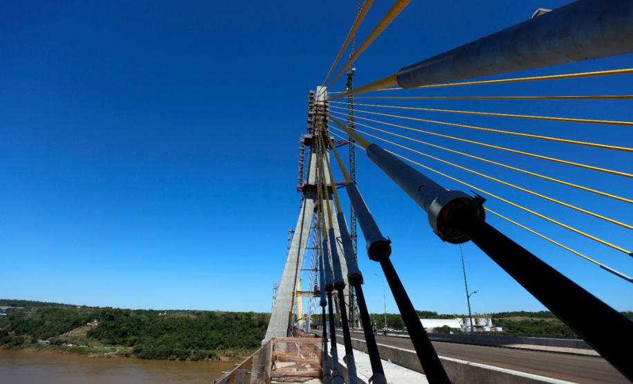 Nova ponte Brasil-Paraguai, em Foz do Iguaçu, está quase finalizada