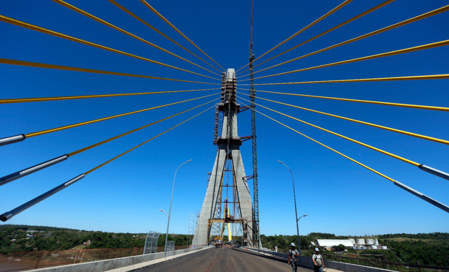 Nova ponte Brasil-Paraguai, em Foz do Iguaçu, está quase finalizada