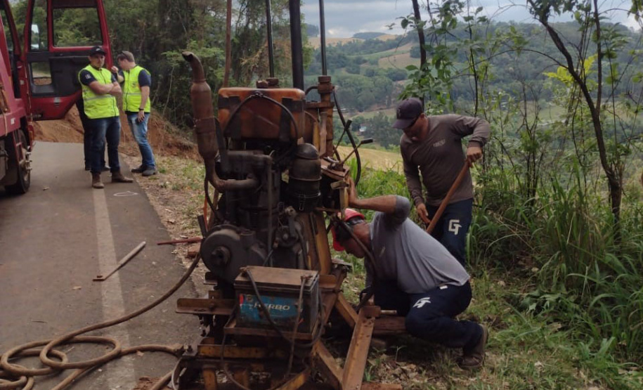 PR-182 Salgado Filho DER/PR inicia trabalhos para restaurar trecho da PR-182 interditado após deslizamento