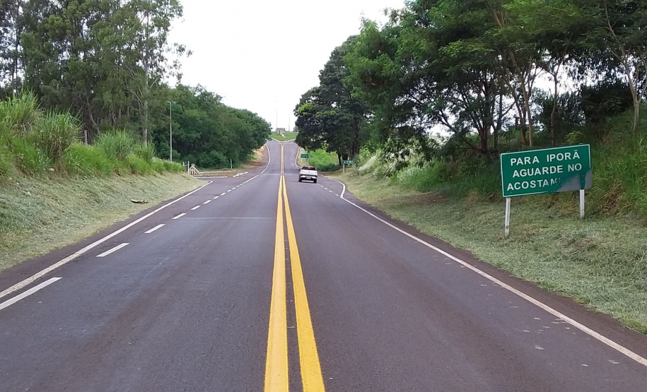 PR-490 Iporã - Altônia Rodovia que liga Iporã e Altônia recebe reforço de sinalização