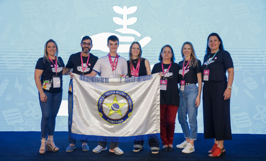 Alunos da rede recebem prêmios por projetos científicos apresentados na FIciencias