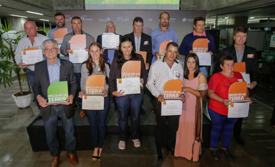 Segundo Prêmio Orgulho da Terra homenageia boas práticas do agronegócio paranaense, nesta quarta, dia 30, em Curitiba