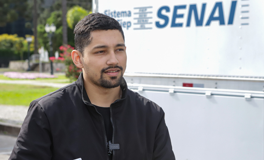 Curitiba, 21 de novembro de 2022 - Programa Qualifica Paraná oferece diversos cursos por meio das Carretas do Conhecimentos estacionadas em frente ao Palácio Iguaçu. Foto: Roberto Dziura Jr./AEN