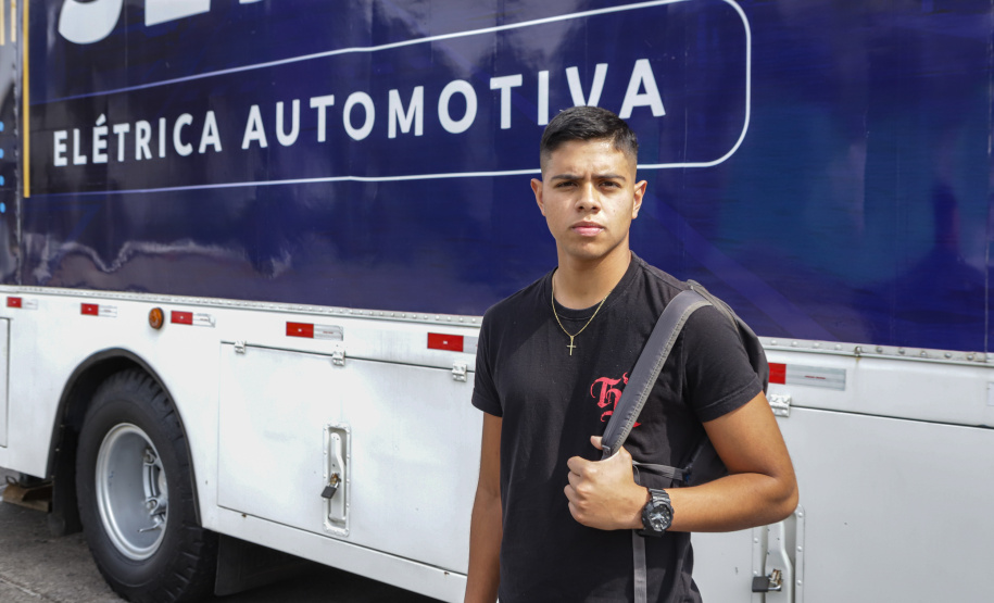Curitiba, 21 de novembro de 2022 - Programa Qualifica Paraná oferece diversos cursos por meio das Carretas do Conhecimentos estacionadas em frente ao Palácio Iguaçu. Foto: Roberto Dziura Jr./AEN