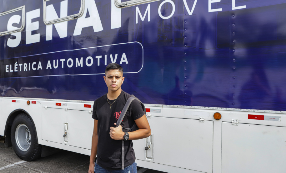 Curitiba, 21 de novembro de 2022 - Programa Qualifica Paraná oferece diversos cursos por meio das Carretas do Conhecimentos estacionadas em frente ao Palácio Iguaçu. Foto: Roberto Dziura Jr./AEN