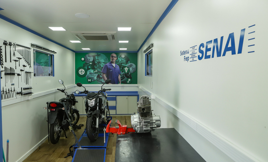 Curitiba, 21 de novembro de 2022 - Programa Qualifica Paraná oferece diversos cursos por meio das Carretas do Conhecimentos estacionadas em frente ao Palácio Iguaçu. Foto: Roberto Dziura Jr./AEN