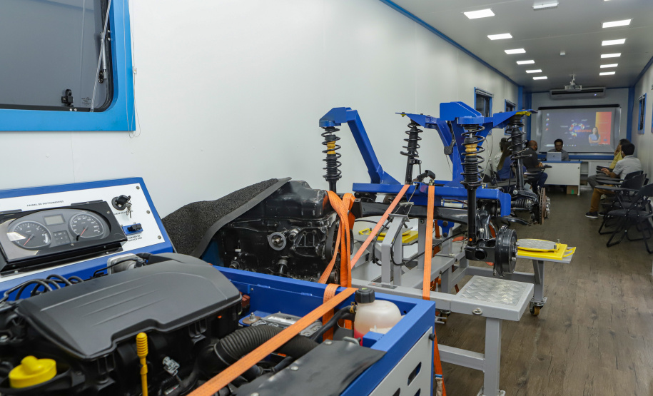 Curitiba, 21 de novembro de 2022 - Programa Qualifica Paraná oferece diversos cursos por meio das Carretas do Conhecimentos estacionadas em frente ao Palácio Iguaçu. Foto: Roberto Dziura Jr./AEN