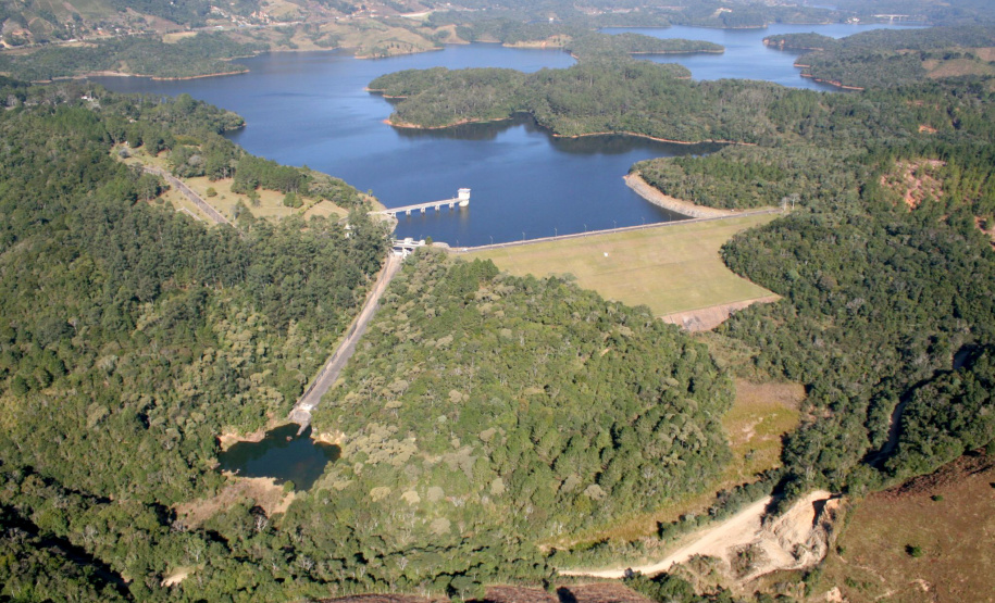 Com volume de chuvas, Copel informa abertura de comportas do reservatório do Capivari