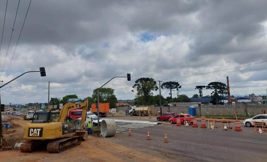 BR-376 tem bloqueios para avançar obra de novo viaduto em São José dos Pinhais