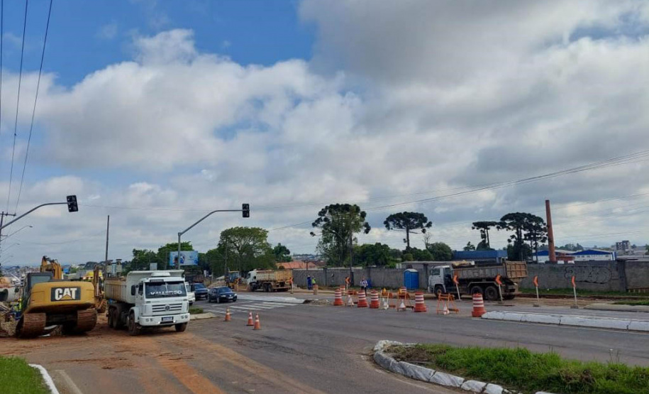 BR-376 tem bloqueios para avançar obra de novo viaduto em São José dos Pinhais