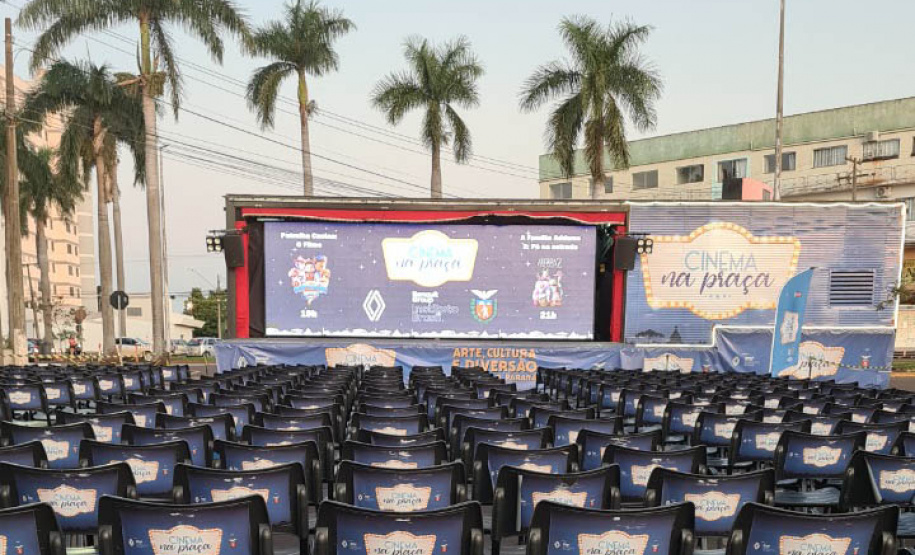 Cinema na Praça