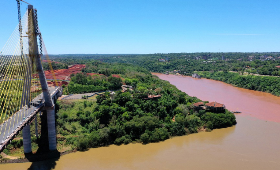 Nova ponte Brasil-Paraguai, em Foz do Iguaçu, está quase finalizada