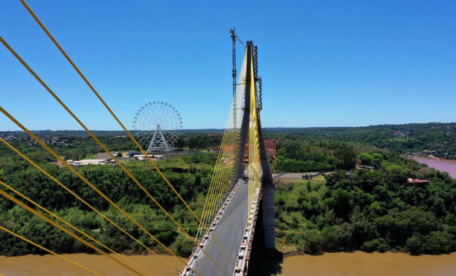 Nova ponte Brasil-Paraguai, em Foz do Iguaçu, está quase finalizada