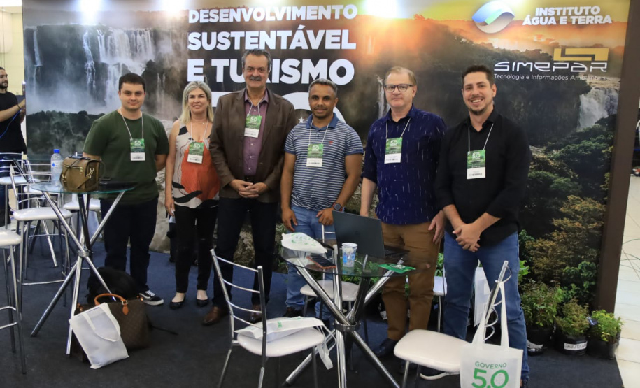 articipantes do Governo 5.0 levam para casa mudas de árvores nativas