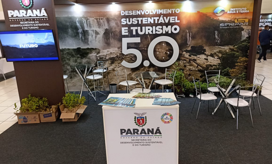 articipantes do Governo 5.0 levam para casa mudas de árvores nativas