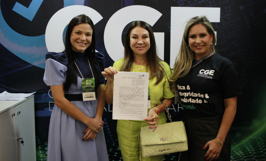 Prefeitos assinam adesão ao Controla Paraná durante o Governo 5.0 em Foz