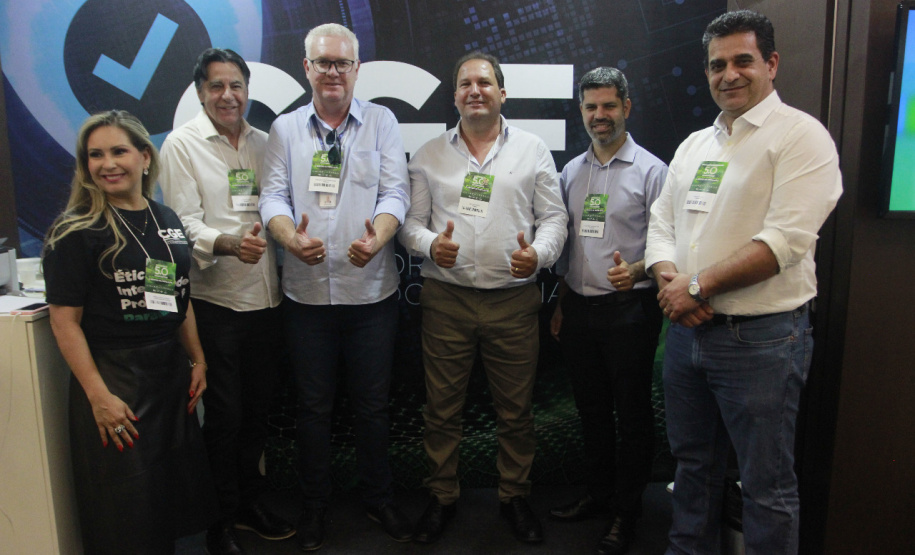 Prefeitos assinam adesão ao Controla Paraná durante o Governo 5.0 em Foz