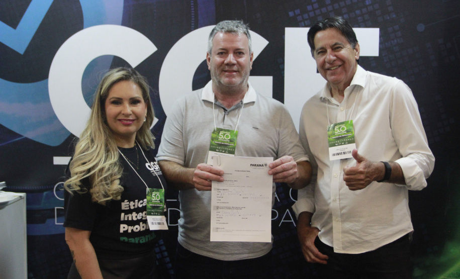 Prefeitos assinam adesão ao Controla Paraná durante o Governo 5.0 em Foz