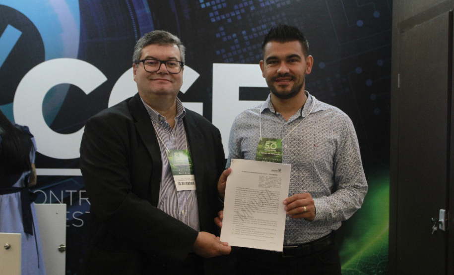 Prefeitos assinam adesão ao Controla Paraná durante o Governo 5.0 em Foz