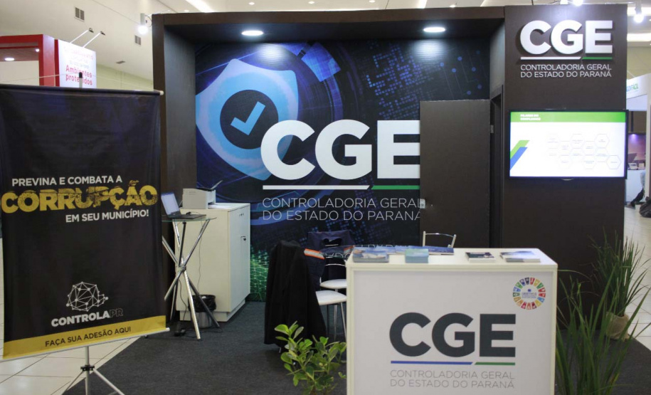 Prefeitos assinam adesão ao Controla Paraná durante o Governo 5.0 em Foz