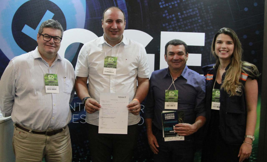 Prefeitos assinam adesão ao Controla Paraná durante o Governo 5.0 em Foz