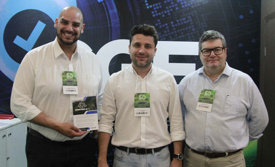 Prefeitos assinam adesão ao Controla Paraná durante o Governo 5.0 em Foz