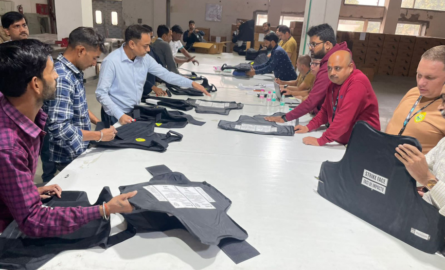 1 de 7.871 Segurança adquire coletes importados melhores e mais baratos para os policiais militares