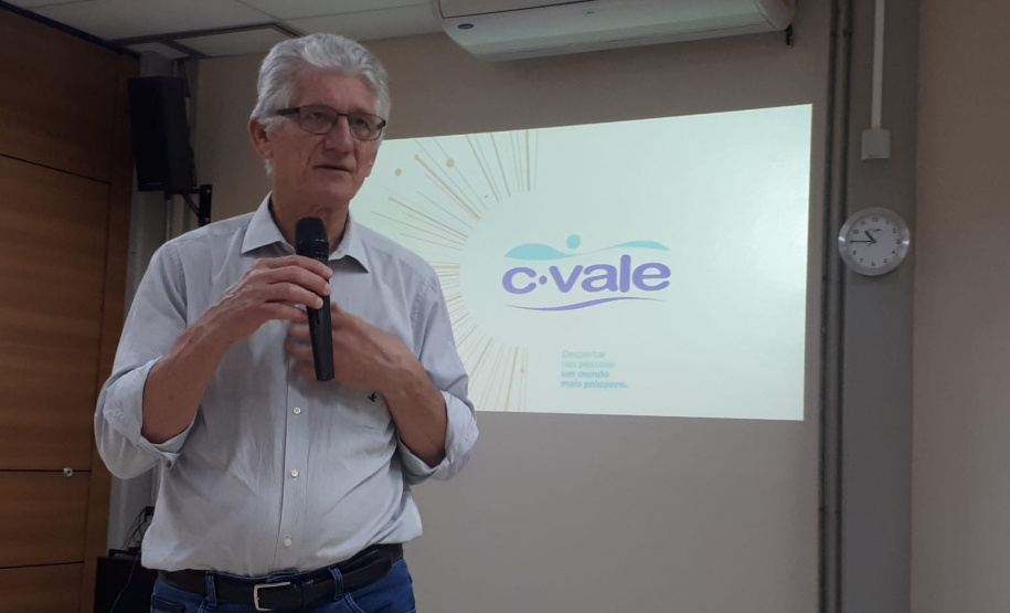 Embaixadores conhecem agroindústria paranaense