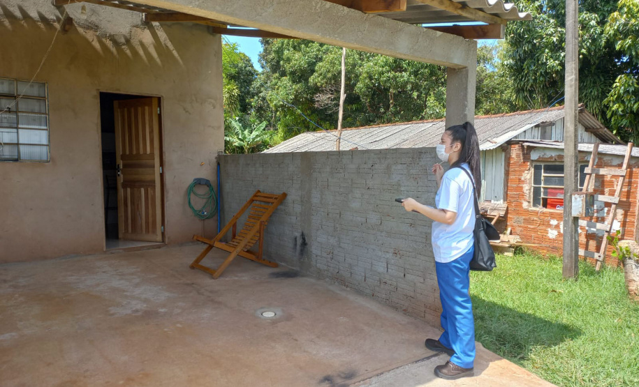 Sanepar orienta moradores sobre interligação de esgoto em Maria Helena, no Noroeste