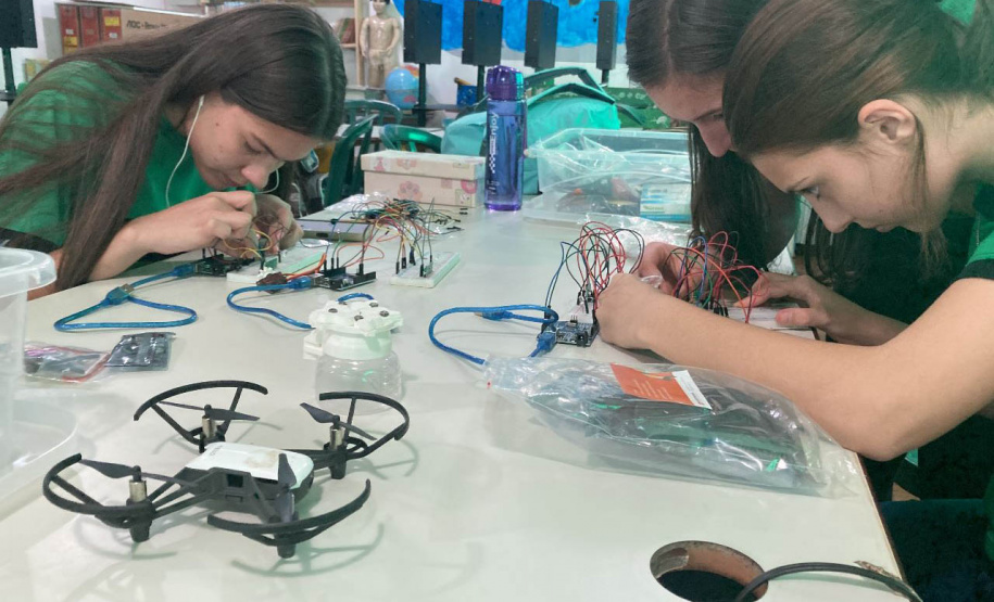 Professores apresentam projetos de robótica premiados durante evento de formação