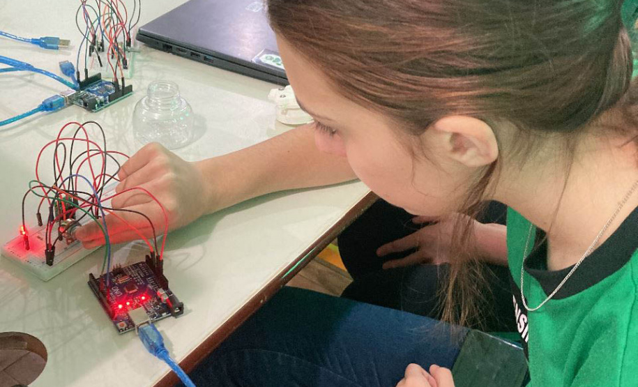 Professores apresentam projetos de robótica premiados durante evento de formação