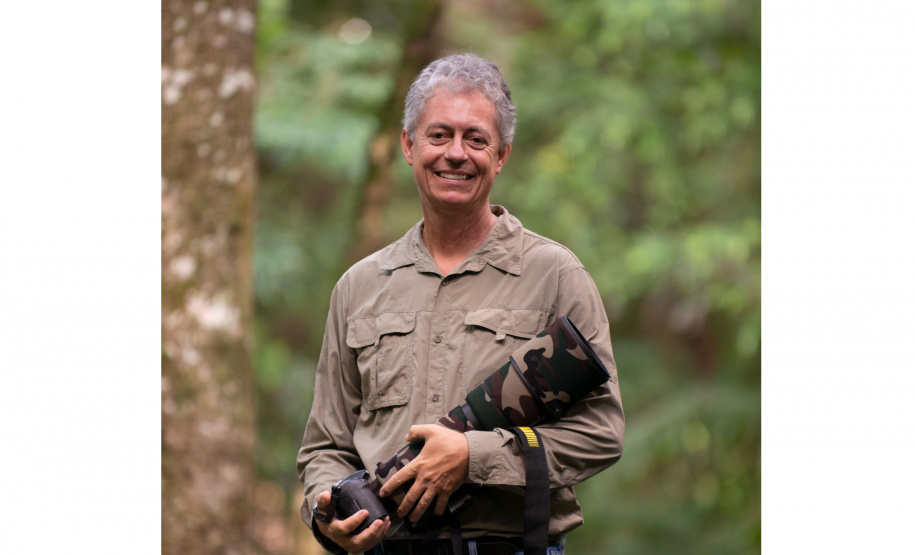 Colégios da rede estadual vão receber 1,6 mil exemplares de livro sobre a geografia e o meio ambiente do Paraná