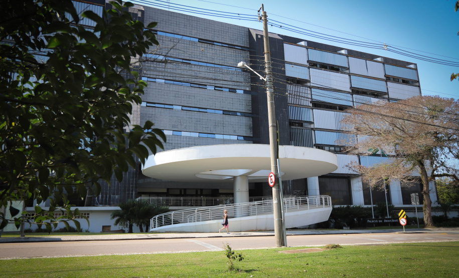 Otimização do transporte, compras dos pequenos e atendimento em saúde são marca da gestão