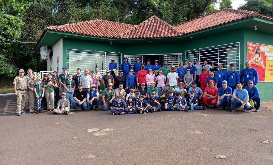 Voluntários limpam e preservam Rio Cascavel
