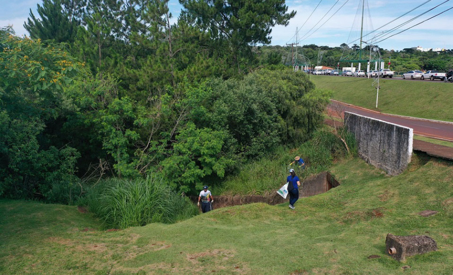 Voluntários limpam e preservam Rio Cascavel