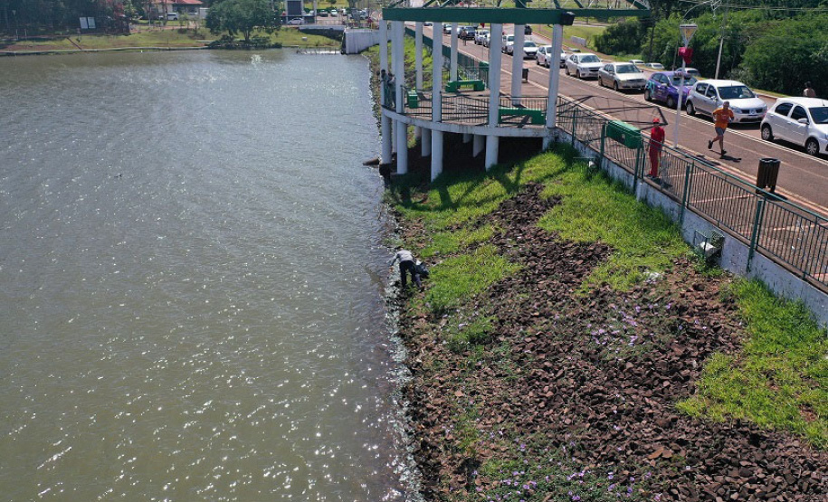 Voluntários limpam e preservam Rio Cascavel