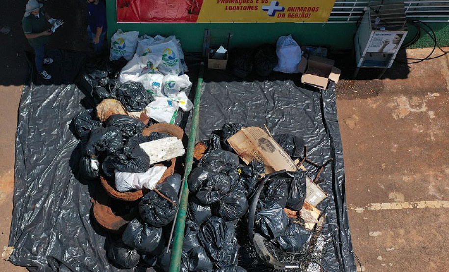 Voluntários limpam e preservam Rio Cascavel