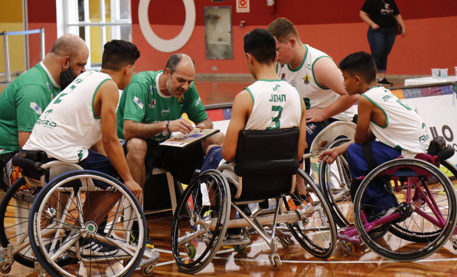 Esporte atende os 399 municípios do Paraná em 2022