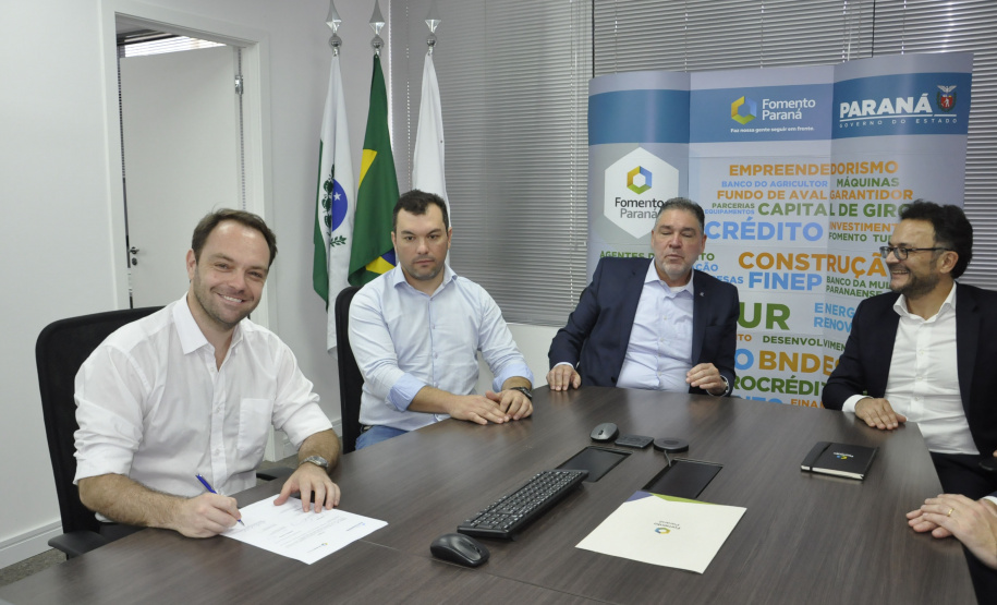 Fomento Paraná e Compagas estudam abertura de mercado para gás natural e biometano