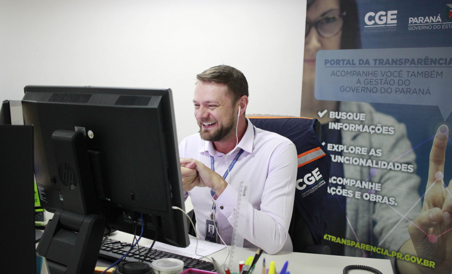 CGE promove debate sobre combate à corrupção e lança cartilha para orientar cidadãos