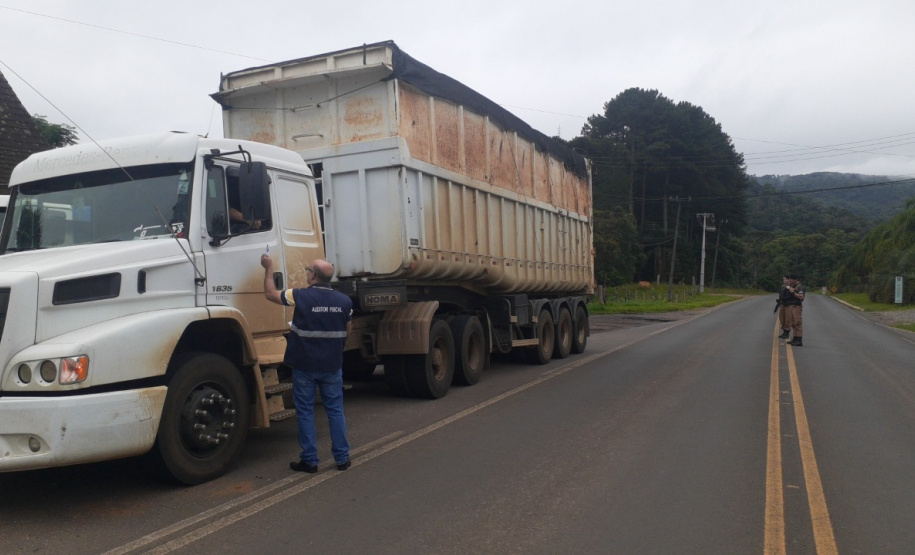Operação da Receita Estadual apreende cargas com notas fiscais falsas na região Sul do Paraná 