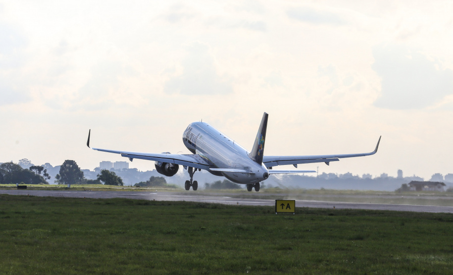 Azul inicia voos de Curitiba a Florianópolis na próxima segunda para facilitar o trânsito entre as cidades até fevereiro