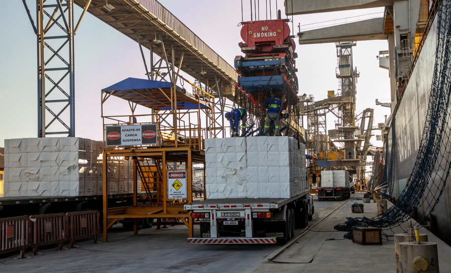 Movimentação dos portos do Paraná passa das 54 milhões de toneladas